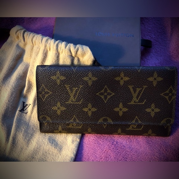 Louis Vuitton Long Bi-Fold Wallet - Picture 1 of 9
